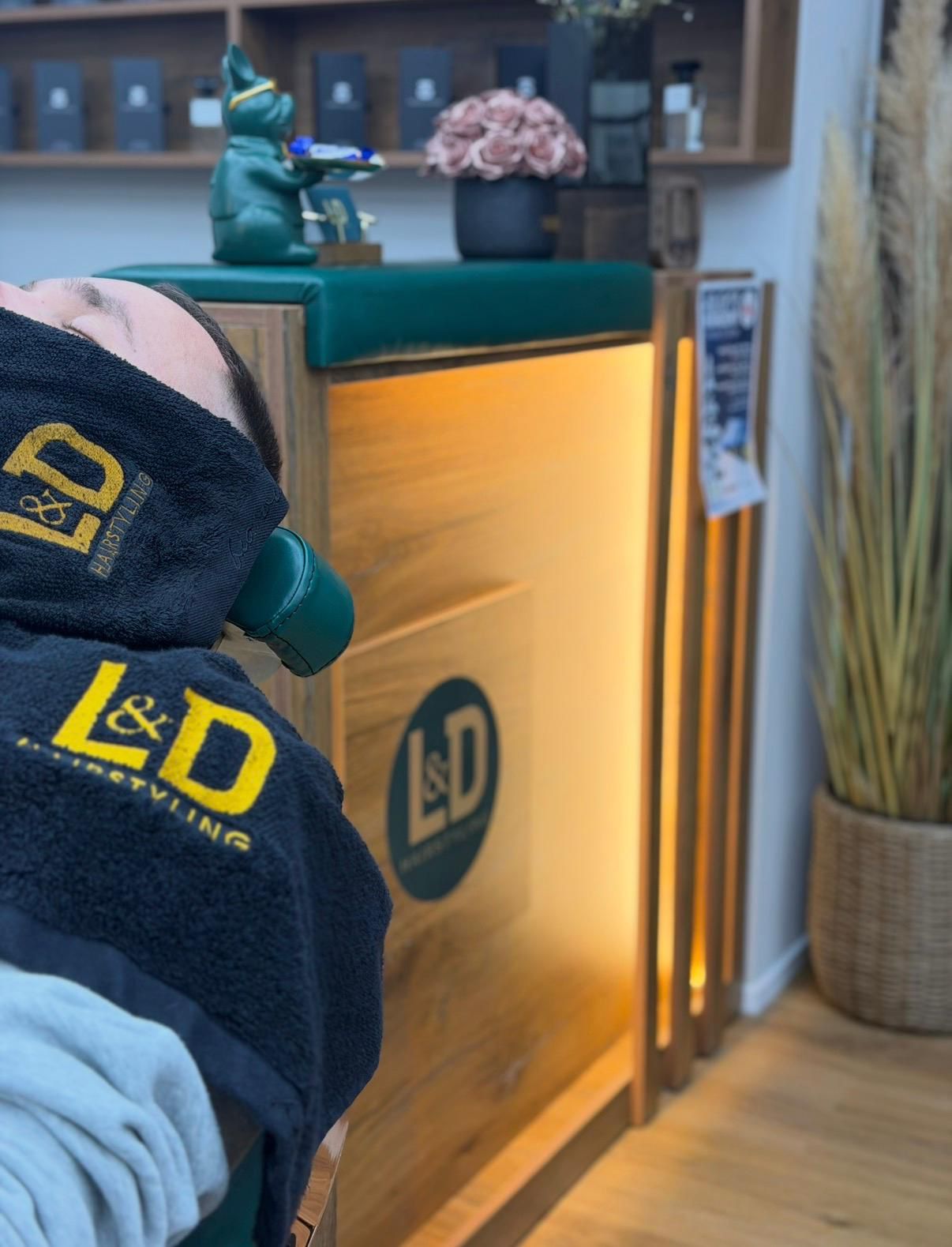 Kunde mit L&D Cape · Behandlung